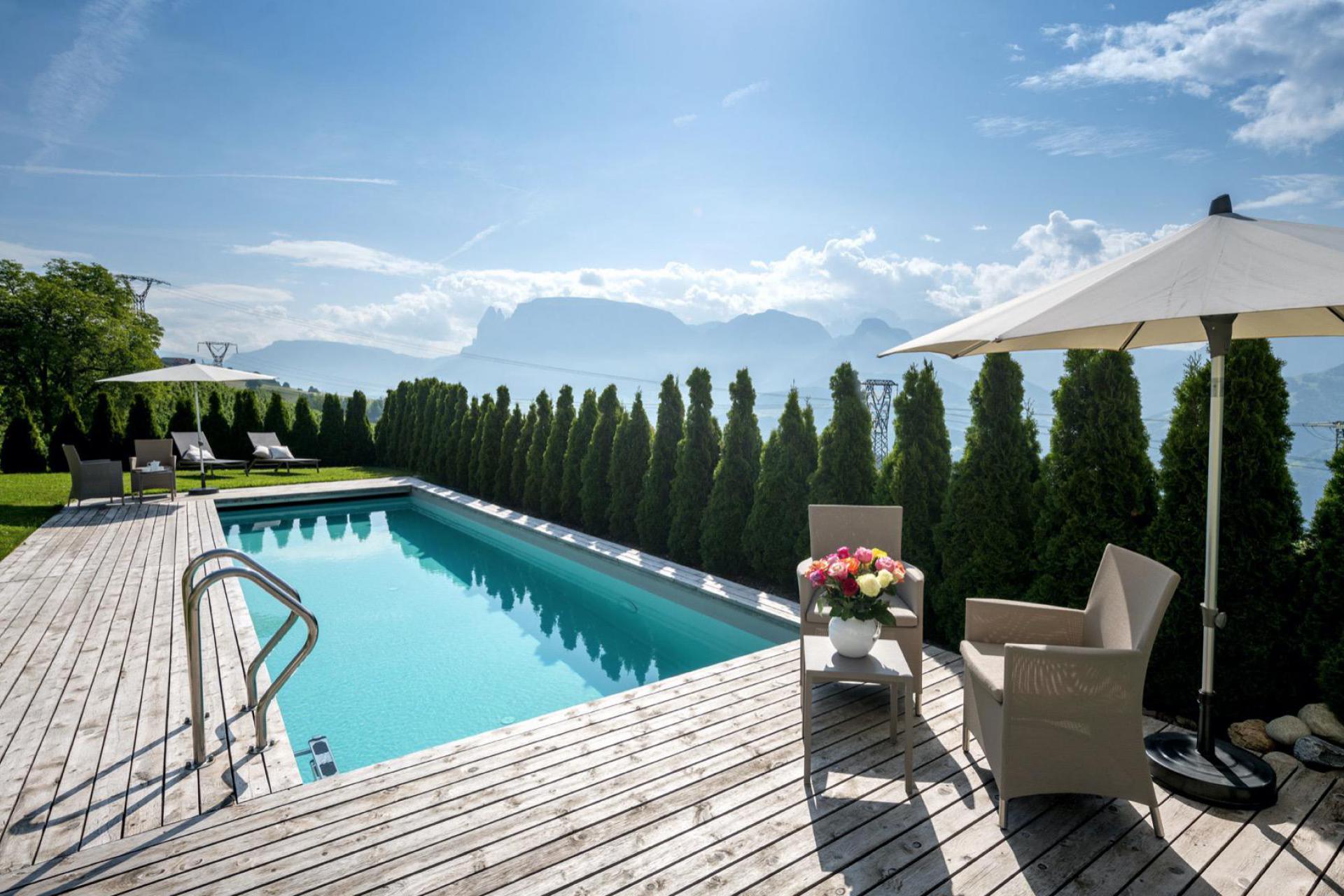 Luxury agriturismo with B&B rooms and Sudtiroler hospitality