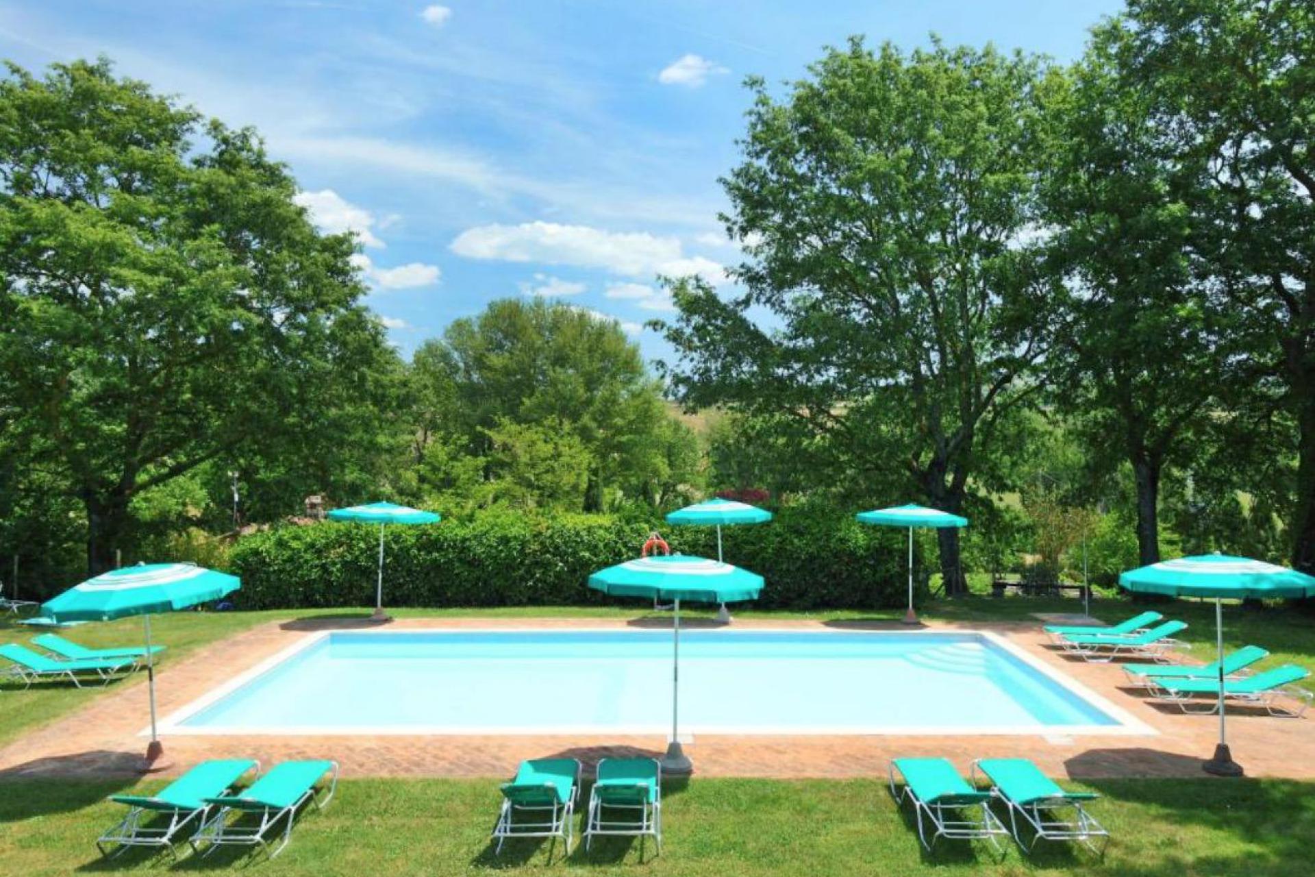 Two farmhouses in Tuscany with private swimming pool