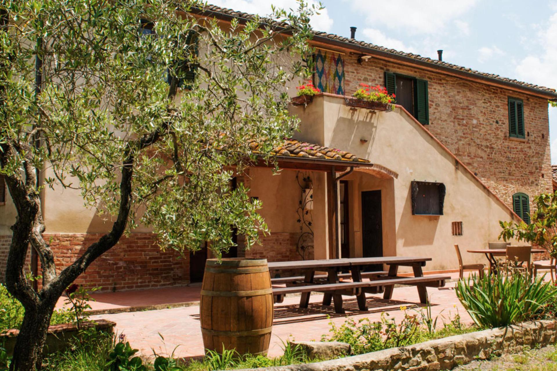 Authentic agriturismo in Tuscany with great views