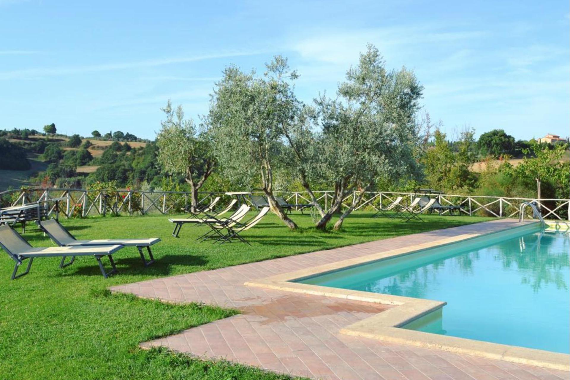 Agriturismo between Tuscany and Umbria, within walking distance of a village