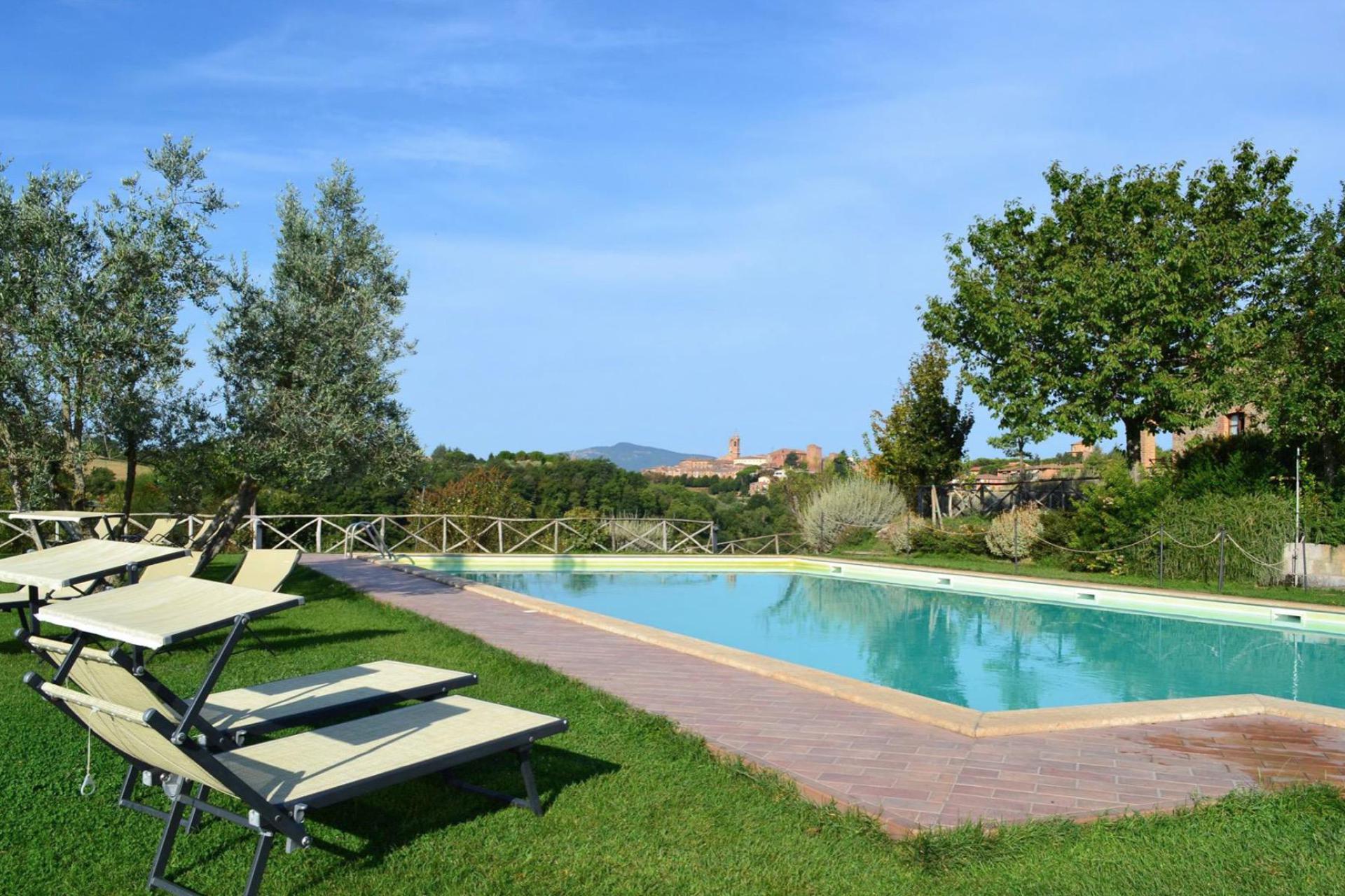 Agriturismo between Tuscany and Umbria, within walking distance of a village