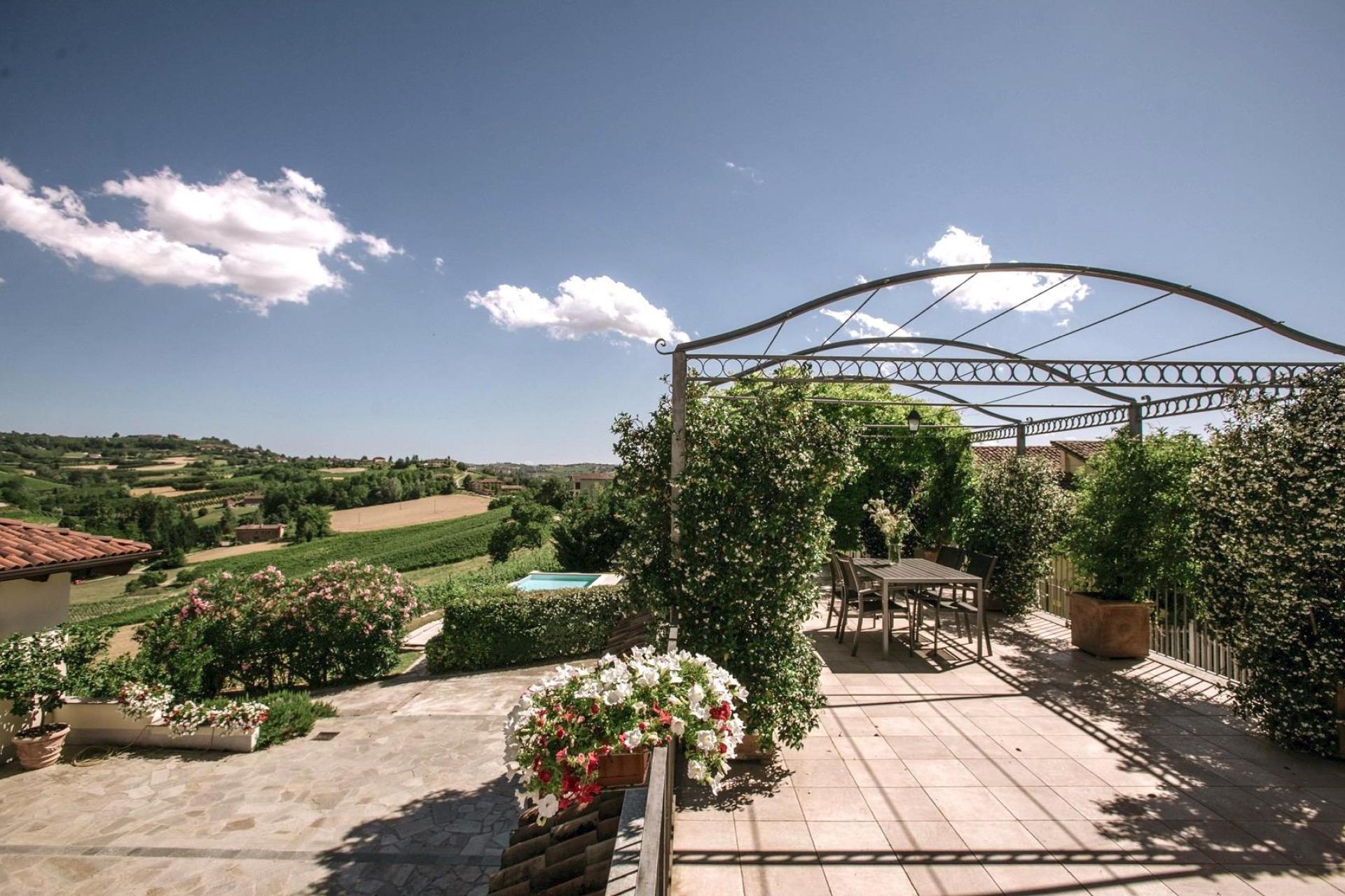 Agriturismo - Farmhouse and winery in the Piedmont hills