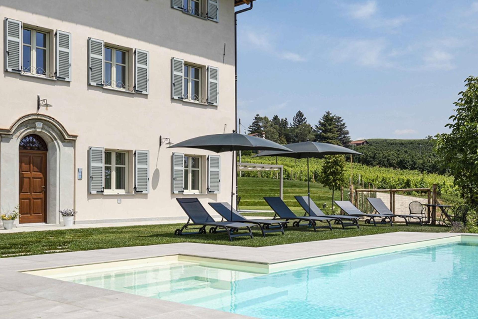Beautiful agriturismo in Piedmont with infinity pool