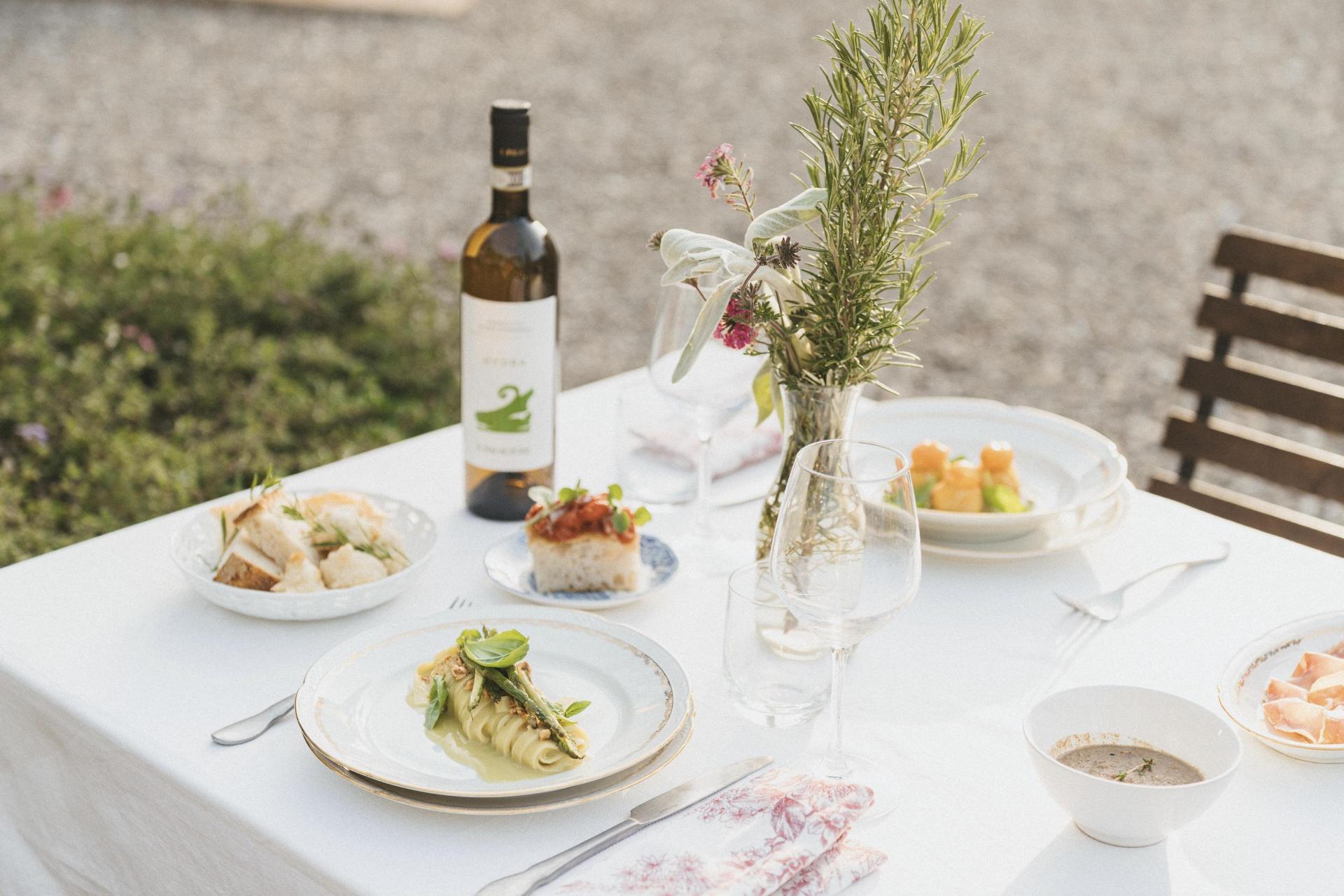 A small borgo with restaurant in the heart of Tuscany