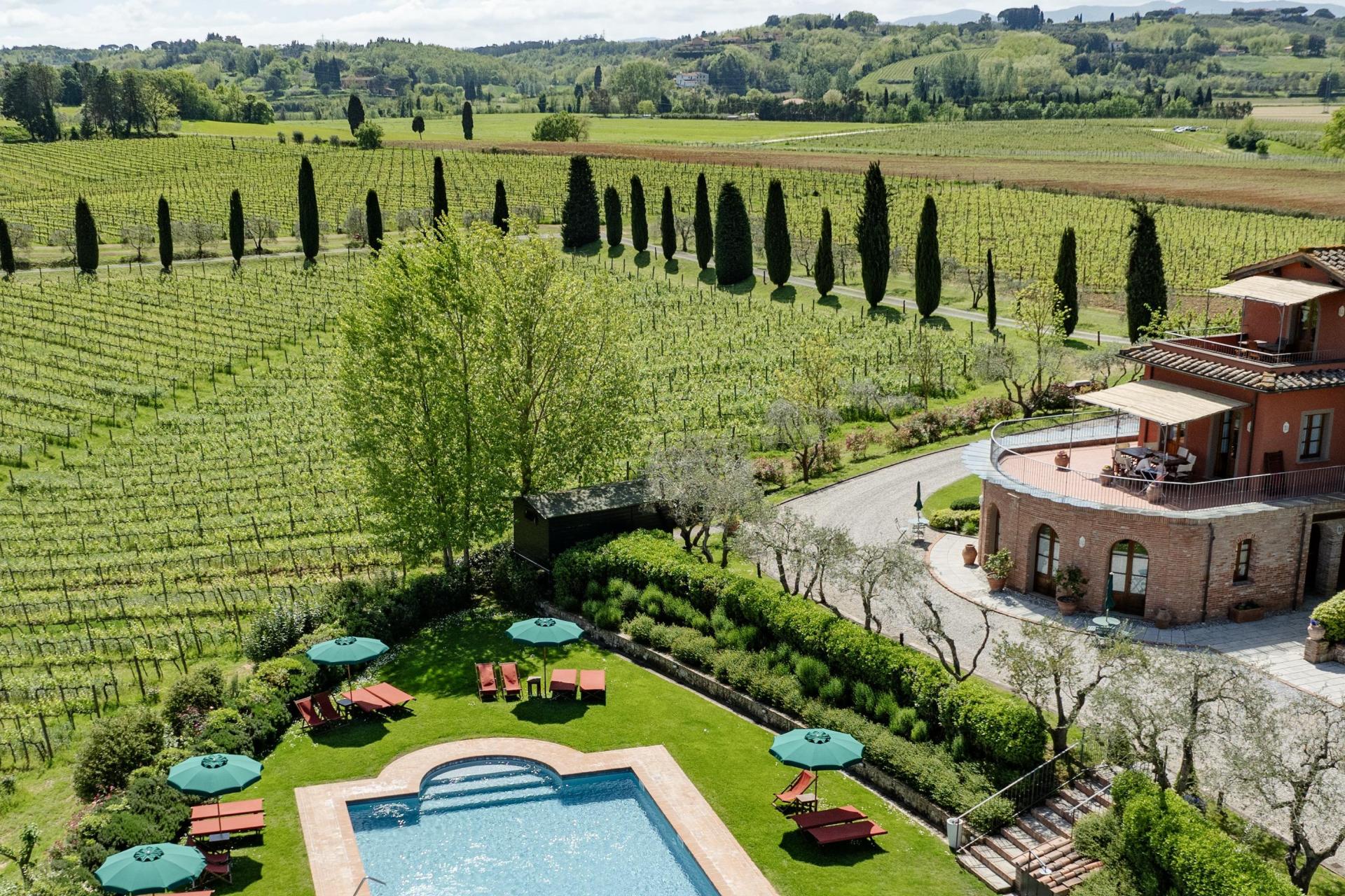 Winery and luxury agriturismo near Pisa
