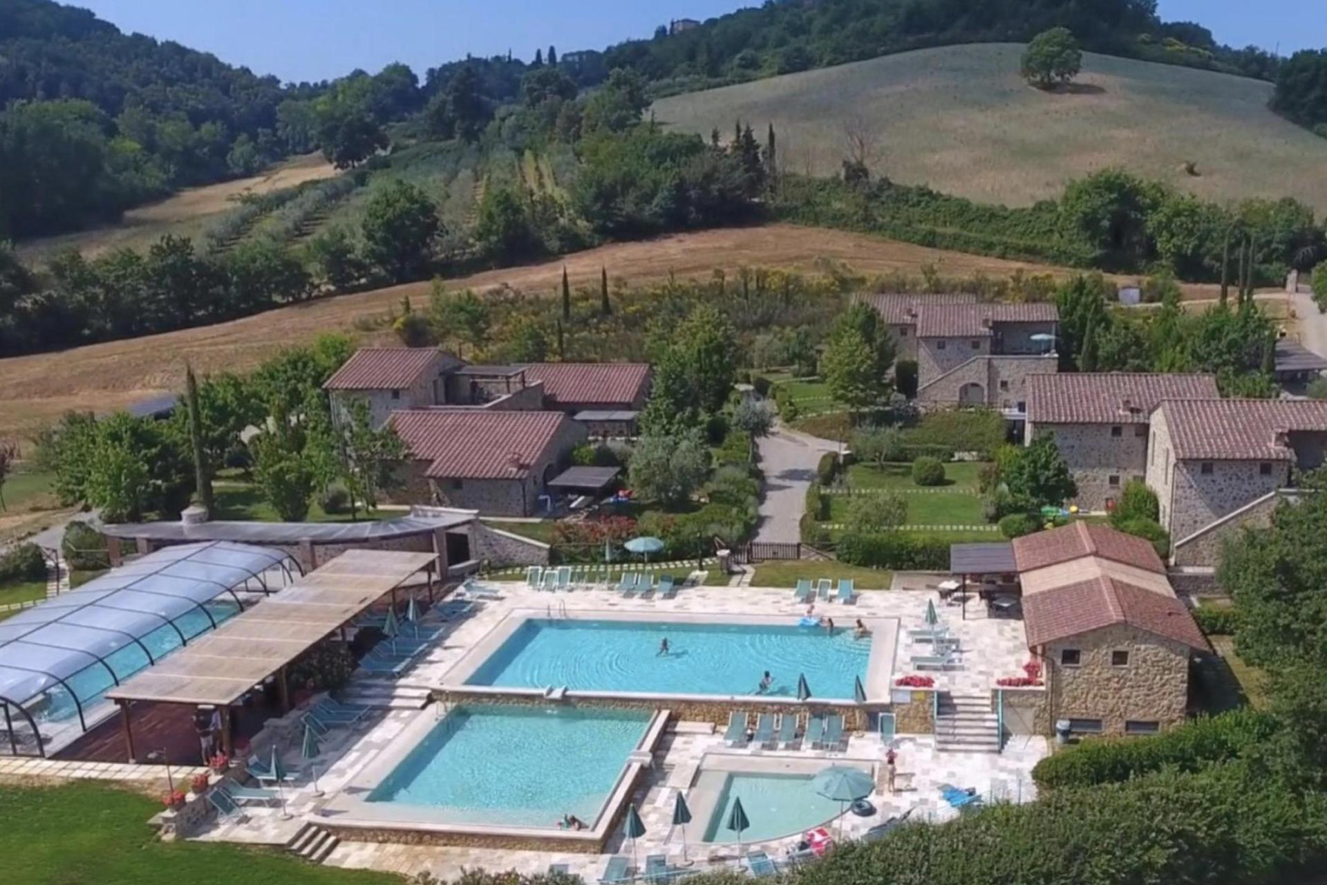 Family resort in the heart of Tuscany