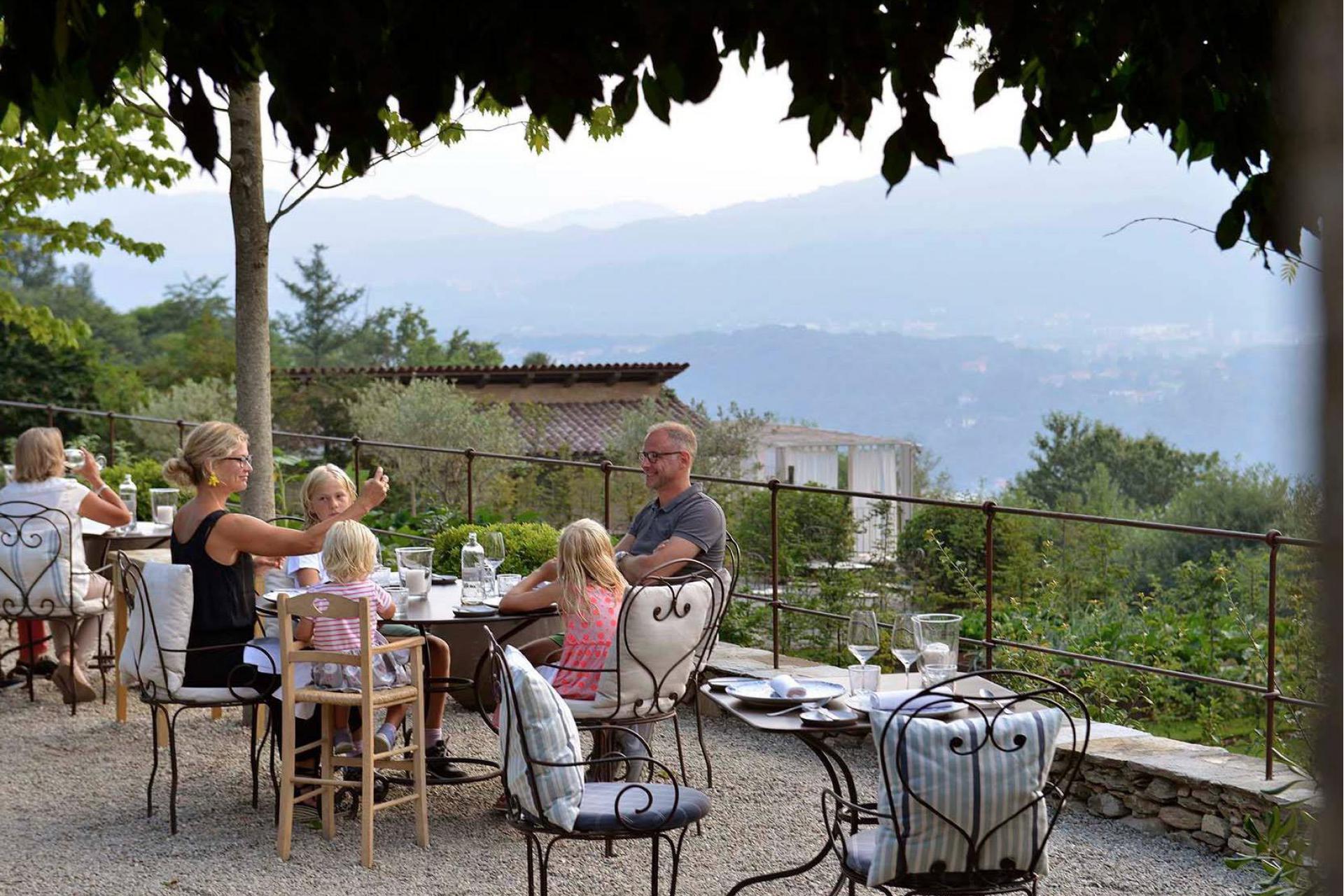 Luxe agriturismo met adembenemend uitzicht op het meer